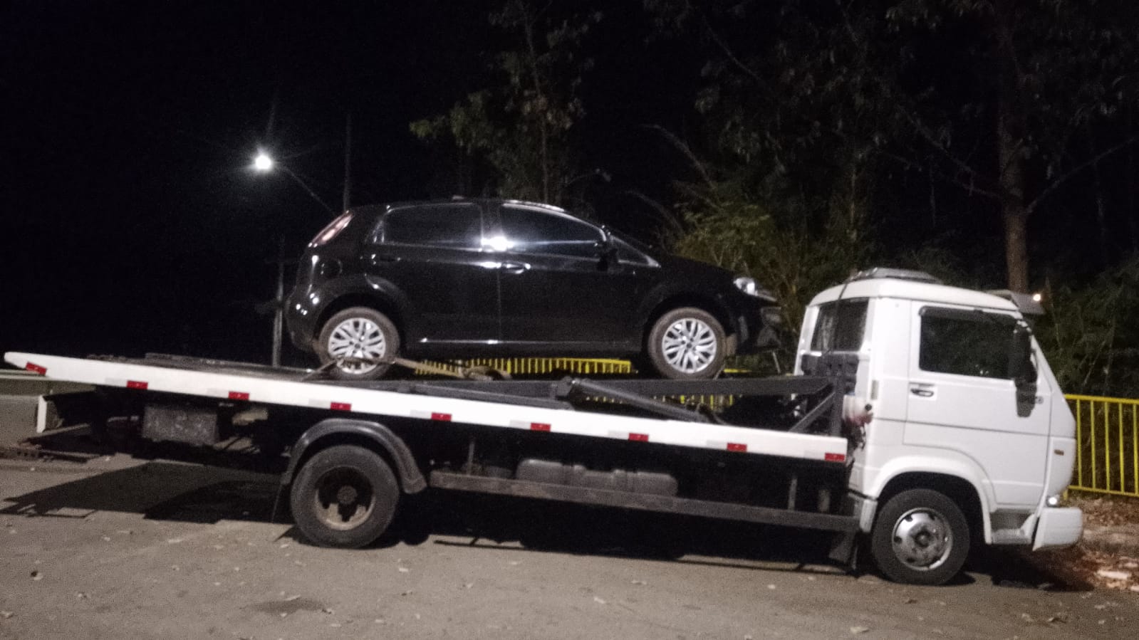 Guincho da WS Remoções de Veículos no atendimento da Renata S.